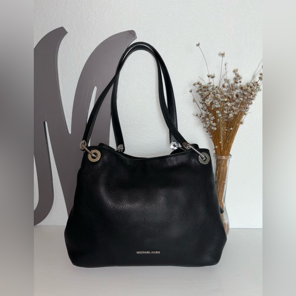 *MICHAEL KORS* AUTHENTICATED Black Pebble Leather Triple Pocket Shoulder Bag